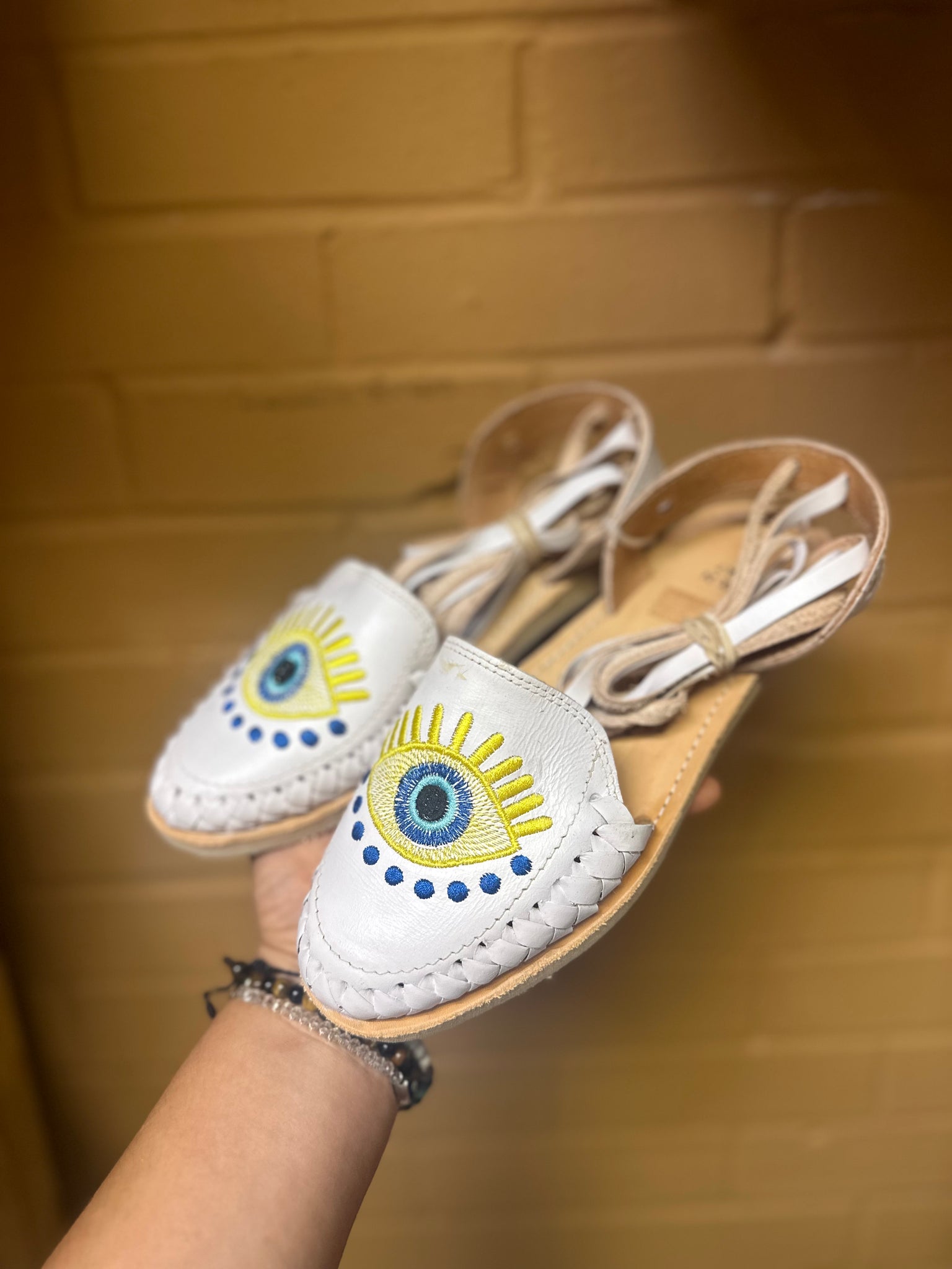 DF La Rosa Ojo 004 Laced Nuevo Huaraches