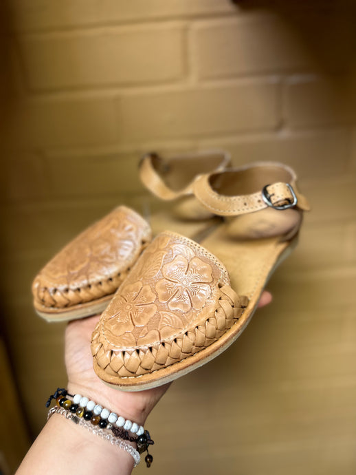 La Rosa Cincelado Tan Huaraches DF Strap
