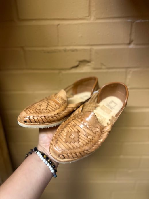 DF La Rosa Tan Trenza Huaraches