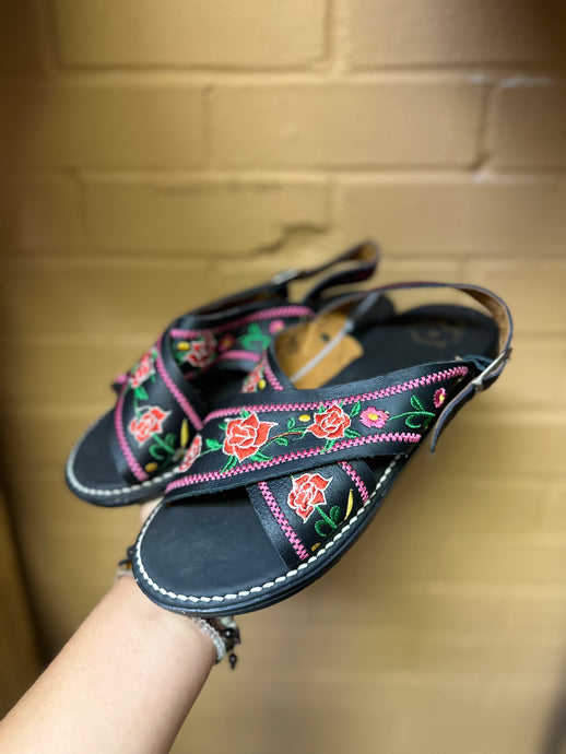 EPG Cruzado Negro Rosas Huaraches