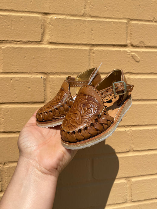 Girls Camel Cincelado Huaraches