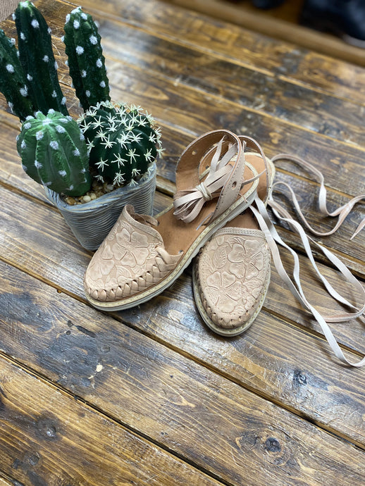DF La Rosa Cincelado Ancho Hueso Laced Huaraches