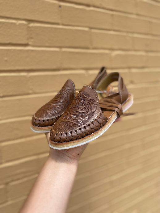 Cincelado Camel Laced Huaraches